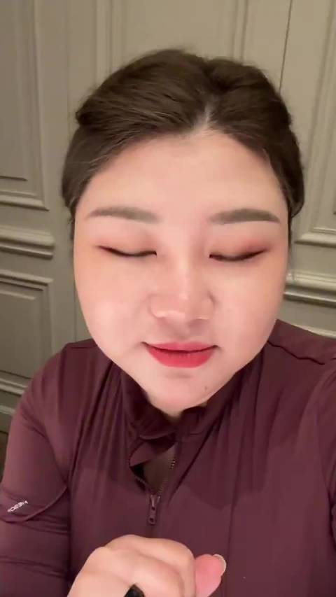 杨天真晒与虞书欣自拍照，两人六一相聚
