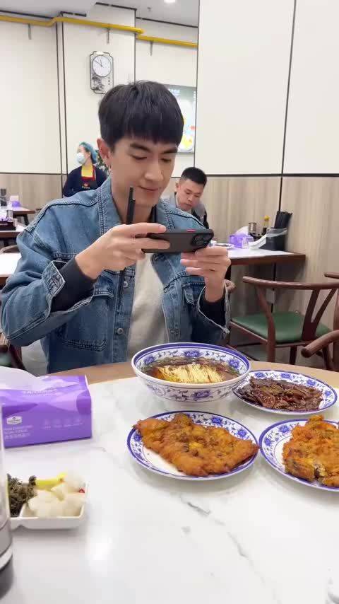 林更新评审现场自报东北菜名，较真发问厨综看点