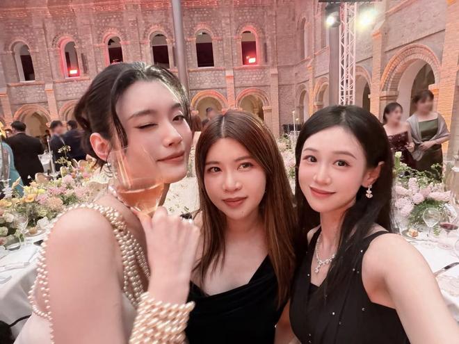 奚梦瑶何猷君婚礼晚宴现场曝光！新娘穿古董高定，谷爱凌惊艳全场