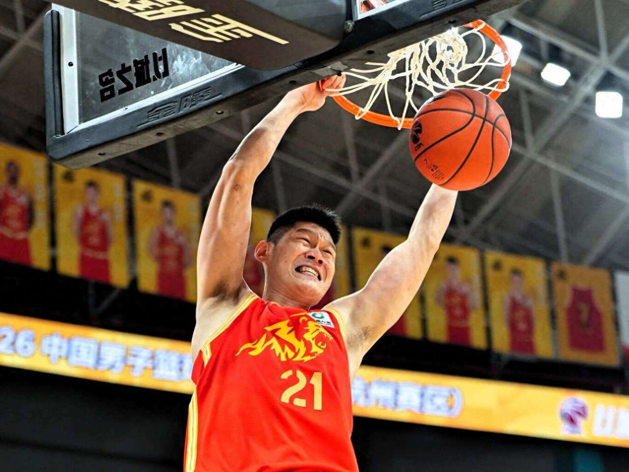 爆冷8分险胜夜！上海揪4大战犯，暴露3大不争事实，杨鸣真敢说