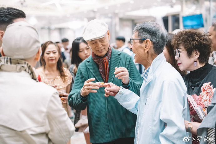 罗家英等圈内人士对恩师刘洵的去世有何评价和悼念？