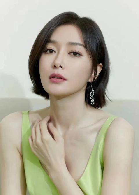 46岁秦岚身材如少女，腰围60cm获赞抗衰范本