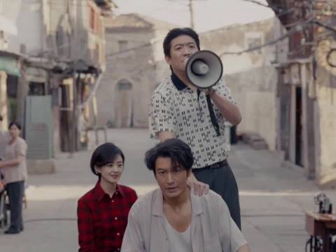 这仨人组合太搞笑了！她从法国巴黎远道而来～ 赵丽颖 黄晓明