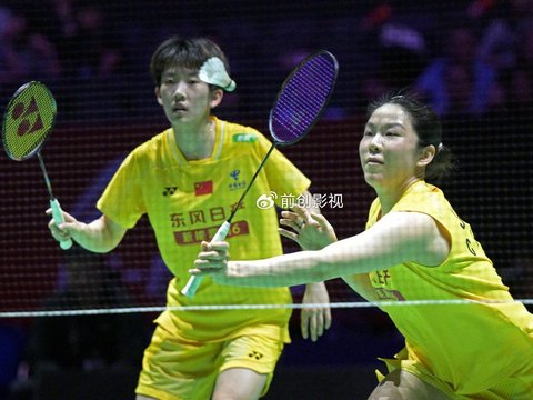 新加坡赛：国羽1金1银！贾一凡/张殊贤2-0圣坛组合，打破连败魔咒