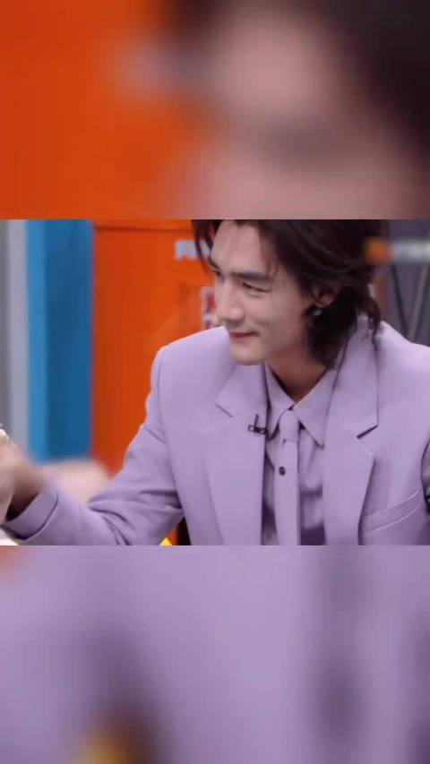 哈哈，小林和晓彤演我在磕cp
