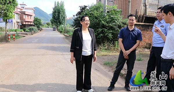 蓝山：邓群调研道路交通安全工作