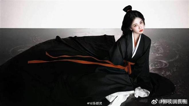 以为是AI结果是真人翘楚正妹配角惨遭群嘲本尊亲上火线神回应