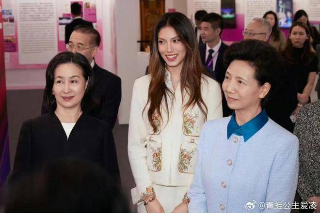 谷爱凌与郭晶晶何超琼合影！想当女子历史第一：别老问我退役的问题