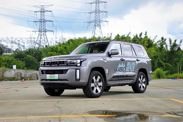 能跑1200公里,还能涉水越野,这款硬核增程SUV,由越野世家出品