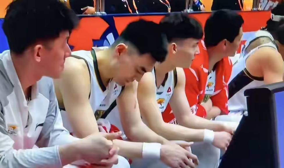 广东晋级，辽篮淘汰，辽迷双倍快乐变双倍痛苦，杨鸣直言生存问题
