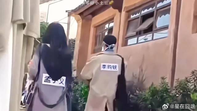 小林真是又争又抢，帮老婆背包的男人最帅