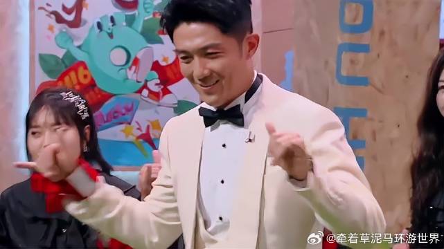 李泽锋搞笑男附体，台上大秀舞姿，杨迪爆笑调侃