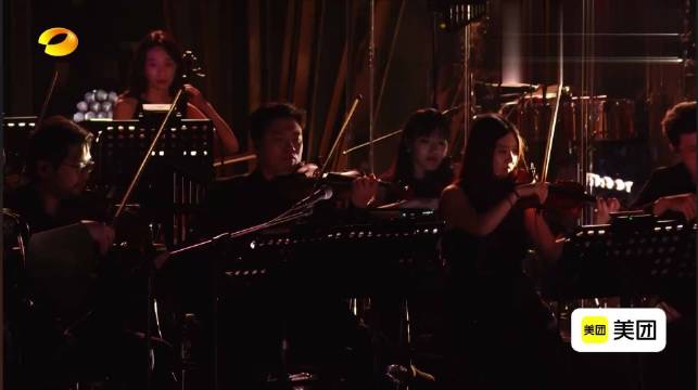 张碧晨演唱张惠妹的《知道》，感觉张碧晨好紧张啊，在发抖