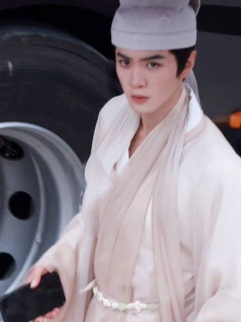 今天的玉面书生 公子你要去往何处啊！ @陈哲远- ～cr水印