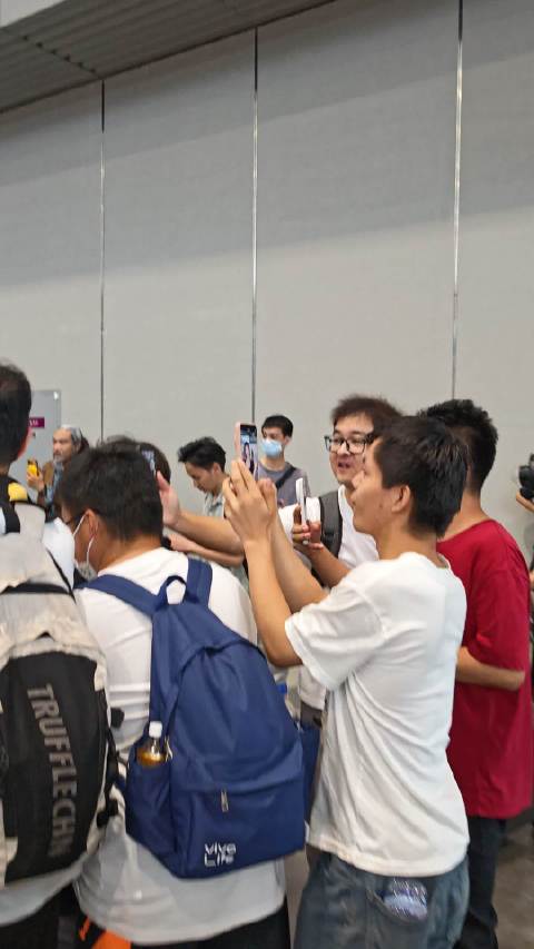 车展接某某新人下班