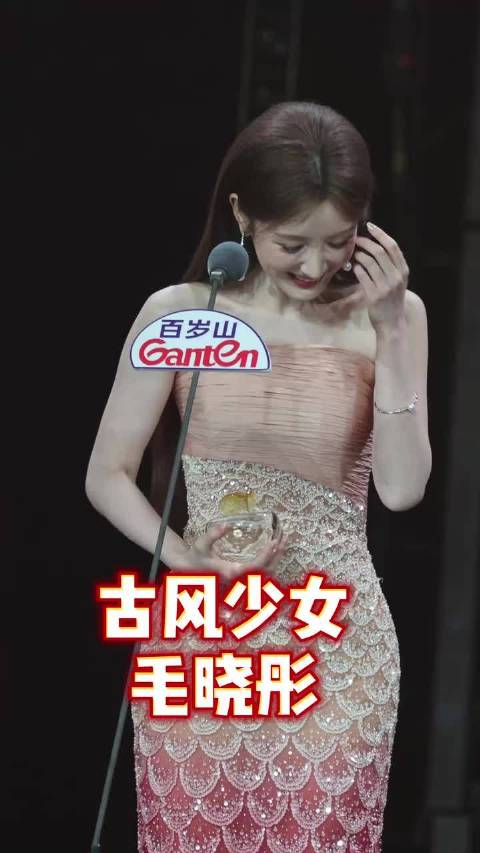 古风少女毛晓彤，甜甜的微笑让人如沐春风，太甜了！