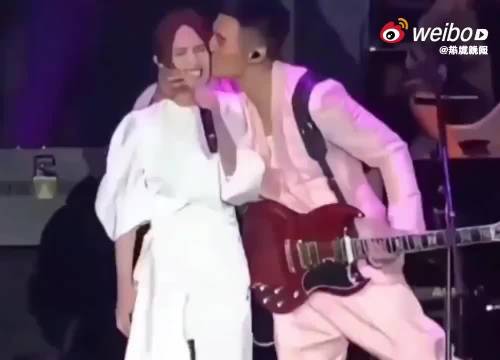 李荣浩连续12年卡点给杨丞琳庆生