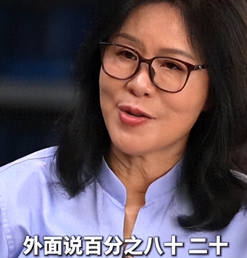 从"铁榔头"到"整容狂魔"，跟老公在国外养老的郎平，心思藏不住了