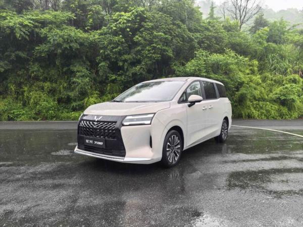 五菱星光无传统 MPV 的笨重感