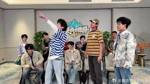 丁程鑫林更新苏醒挑战动作游戏，揭秘手指方向之谜