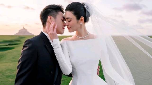 奚梦瑶何猷君法国补办婚礼，儿女双全迟来七年