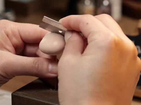 用黏土制作蜡笔小新微缩模型