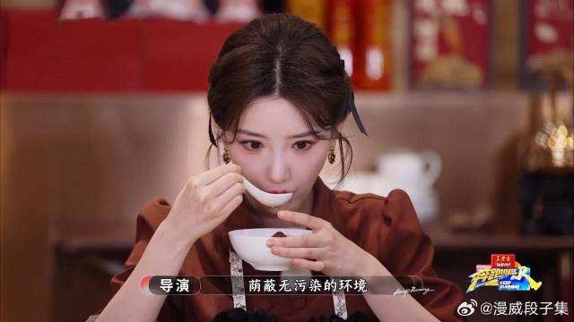 跑男吃泉州美食 毛晓彤吃得停不下来，看得人口水都流出来！