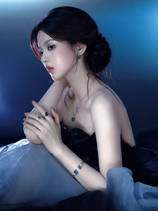 杨超越：从打工女孩到“人间清醒”，她的逆袭法则是什么？
