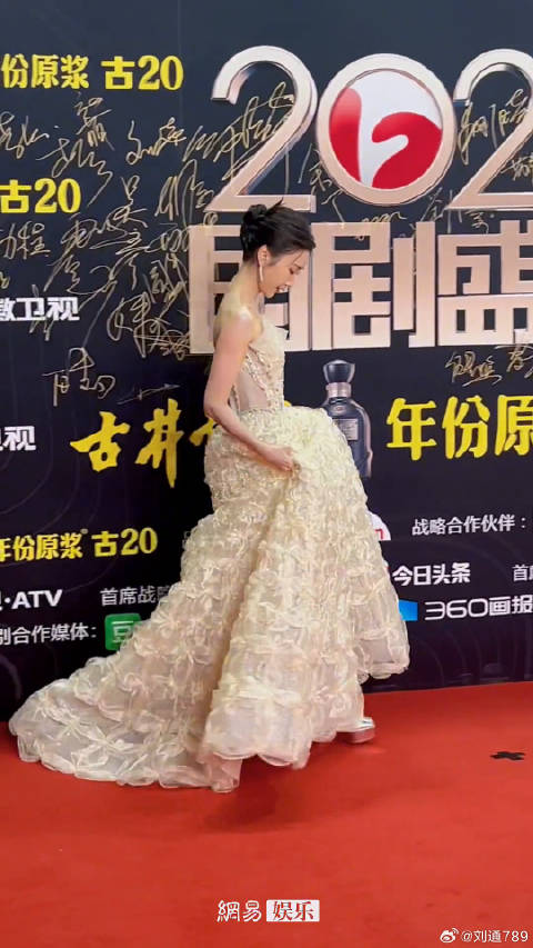 好美！2021国剧盛典 红毯，小小的身体在发光诶！