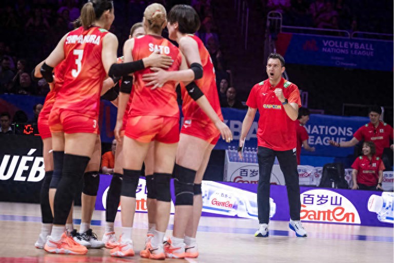 25-12! 25-13! 郎平徒弟率队豪取开门红 日本女排逆转法国队