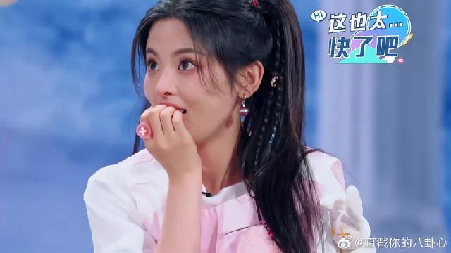 丢手绢游戏，老秦单腿蹦太快了，杨超越惊了
