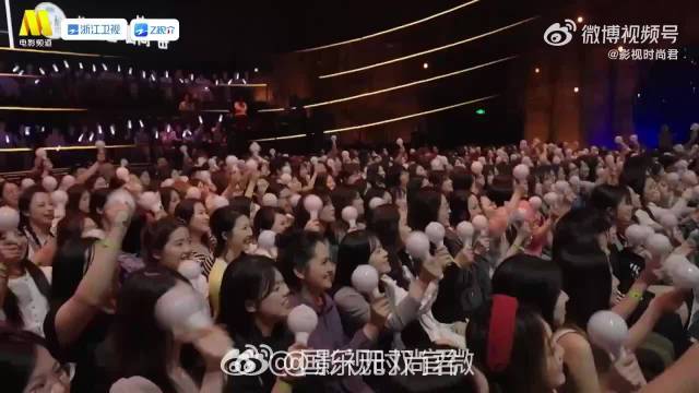刘惜君十六年后亲自改编《我很快乐》，唱出新味道