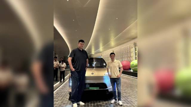 李斌姚明同乘ES9赴CBA总决赛，兑现卖车看球约定