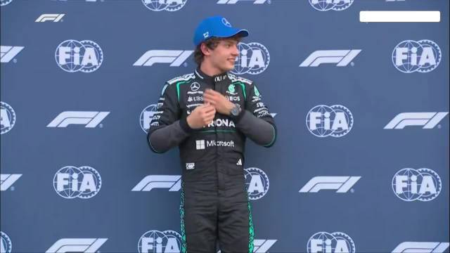 谷爱凌现身摩洛哥为F1赛车手颁奖