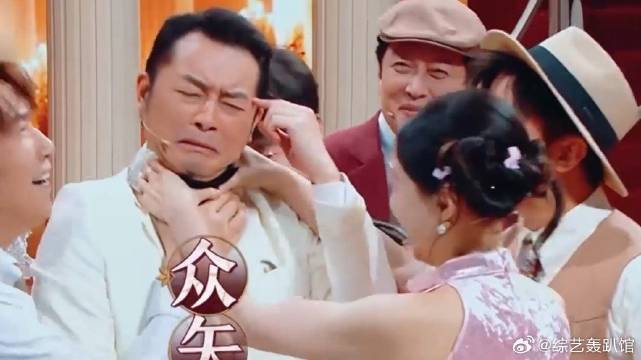 关晓彤真要被沙溢气昏头，起身就要掐他脖子，太狠了！