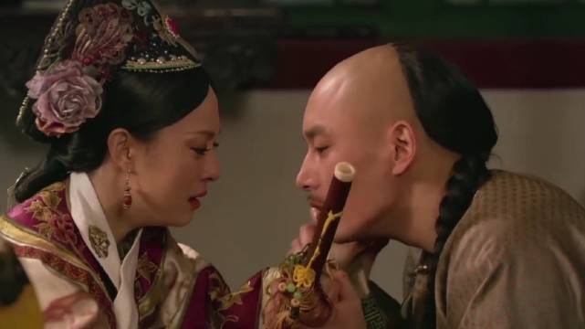 甄嬛反复哀求离宫，直呼我是你的妻子