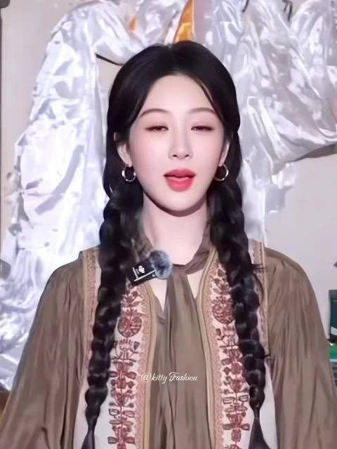 33岁杨紫佳作扎堆，家业生命树长相思热播