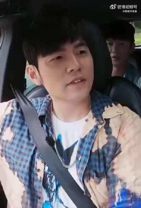 林俊杰偷开周杰伦车，墨镜遗落现身其MV