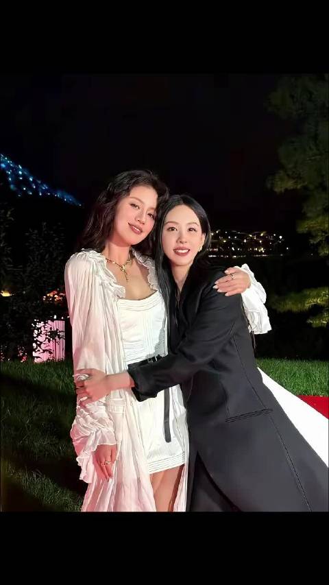杨洋自掏千万包场力挺陈都灵新剧，左耳组十年情谊引热议