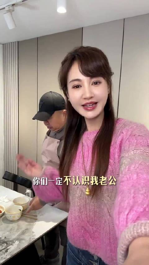 本来以为他老公算是素人没想到是电视剧电影的美术指导