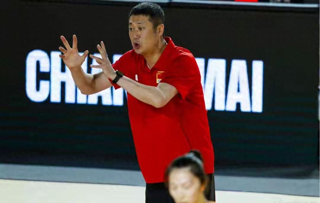 中国女排3-0欧洲劲旅！排球界大咖坐不住了，惠若琪点出赢球原因
