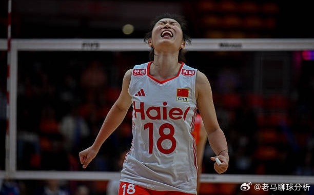 中国女排首局崩盘后绝地反击！王梦洁临危受命战波兰