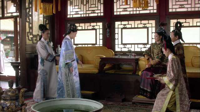 甄嬛侍奉太后献山楂解乏
