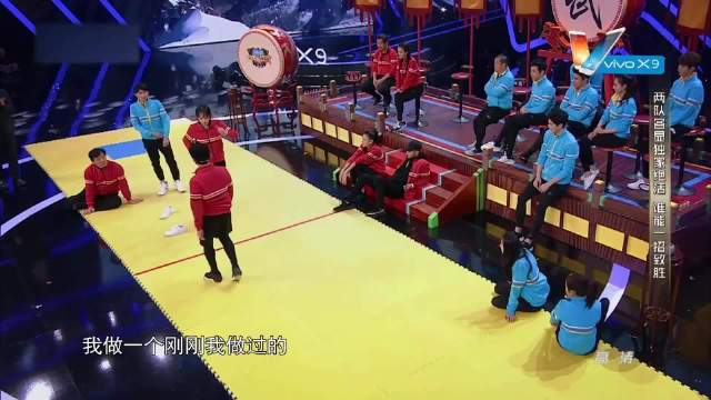 宋茜以为热巴做不了掰腿动作，谁料热巴一上场轻松完成，太打脸