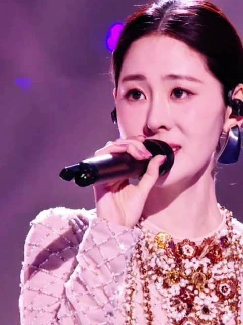 张碧晨坦言每期都想留下，实力演绎高光时刻