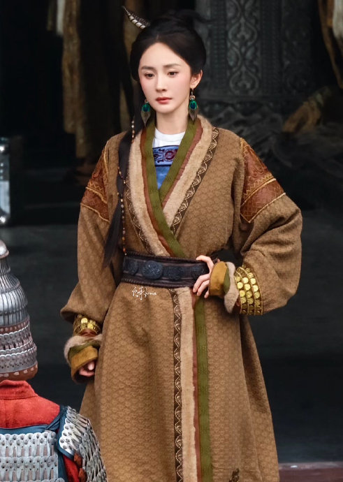 杨幂在《江山大同》中扮演冯娷和冯湮儿两个角色，她们在造型上会有哪些区别？