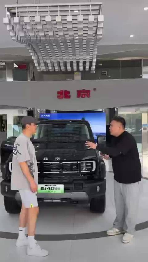 前国脚杨晨推荐BJ40增程长续航版硬派越野车