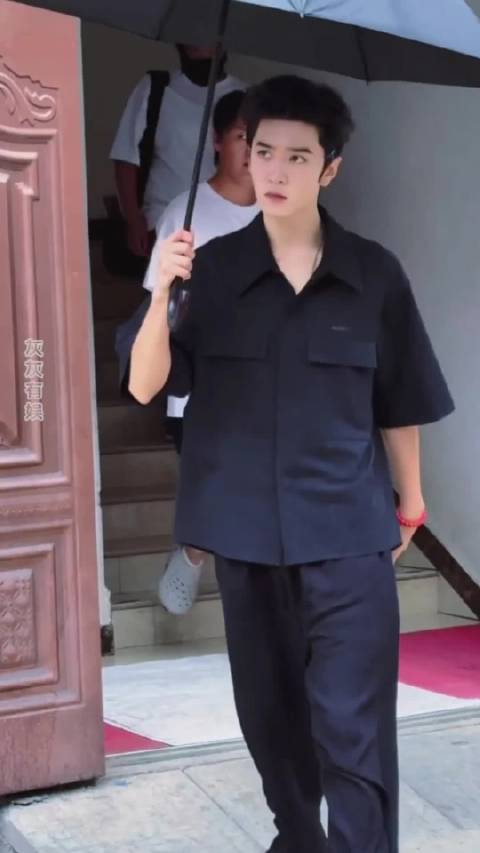 陈哲远敖炽今日份出妆，背头少帅又帅出新高度了