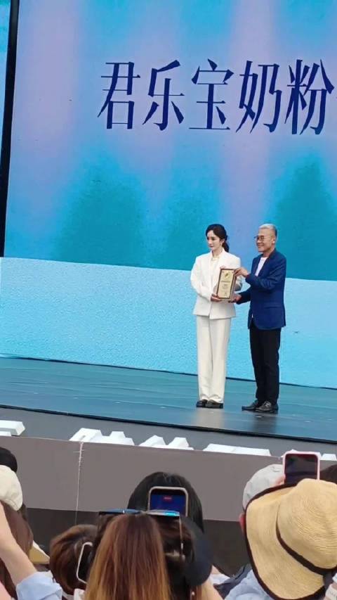 你问我幸福是什么？ 那我会说: 见杨幂！