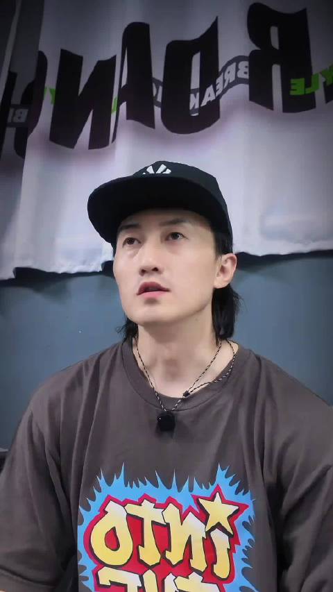 王一博以三重身份推动时尚、街舞、极限运动三大领域变革